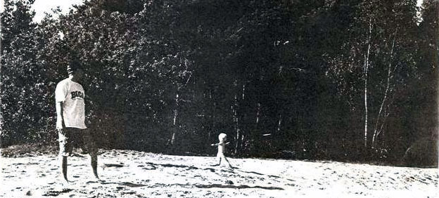 Simon-Lizotte-kid-on-the-beach